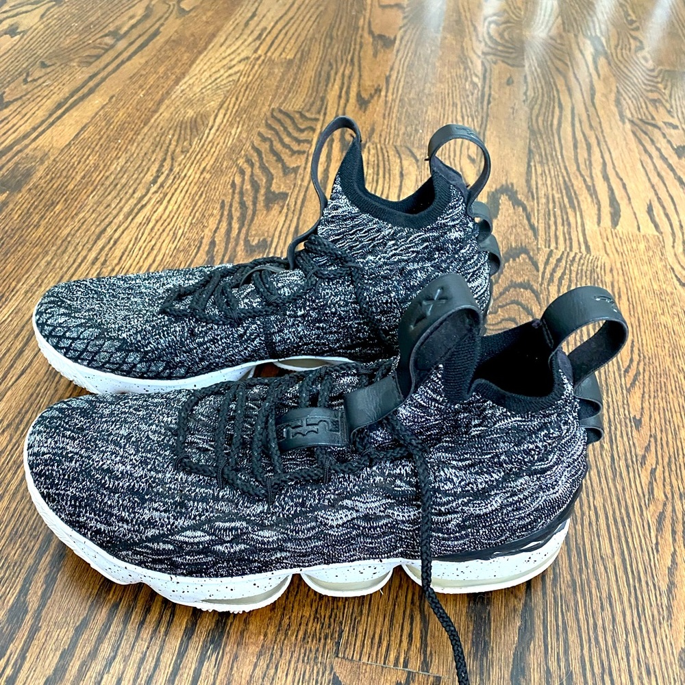 Nike LeBron 15
